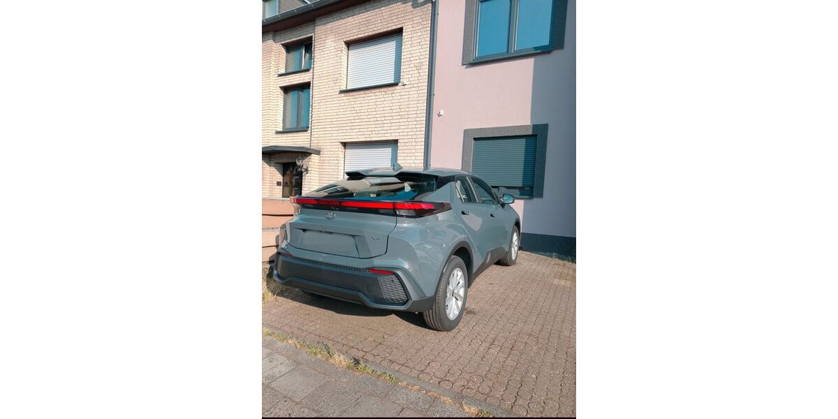 Toyota C-HR 5.000 km 22.200 &euro; Hürth-efferen 50354
