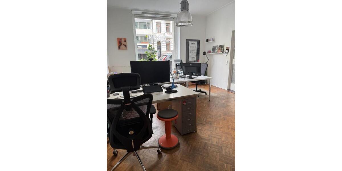 2 helle Laden-Bürofläche mit zwei Eingängen in Köln-Neustadt-Süd. Ideal für Coworking, Start-ups oder Agenturen. Ab 01.07.2026 frei, aktuell als Shared Office mit Reisebüro genutzt. - Gewerbeobjekt Köln Neustadt/Süd | Angebot:26832792