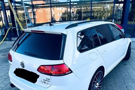VW Golf R Variant