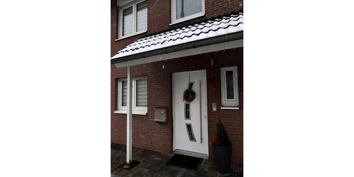 Reihenhaus Solingen Central - 6 Zimmer, 120 m&sup2;, 2.300&euro; | Angebot:25767922