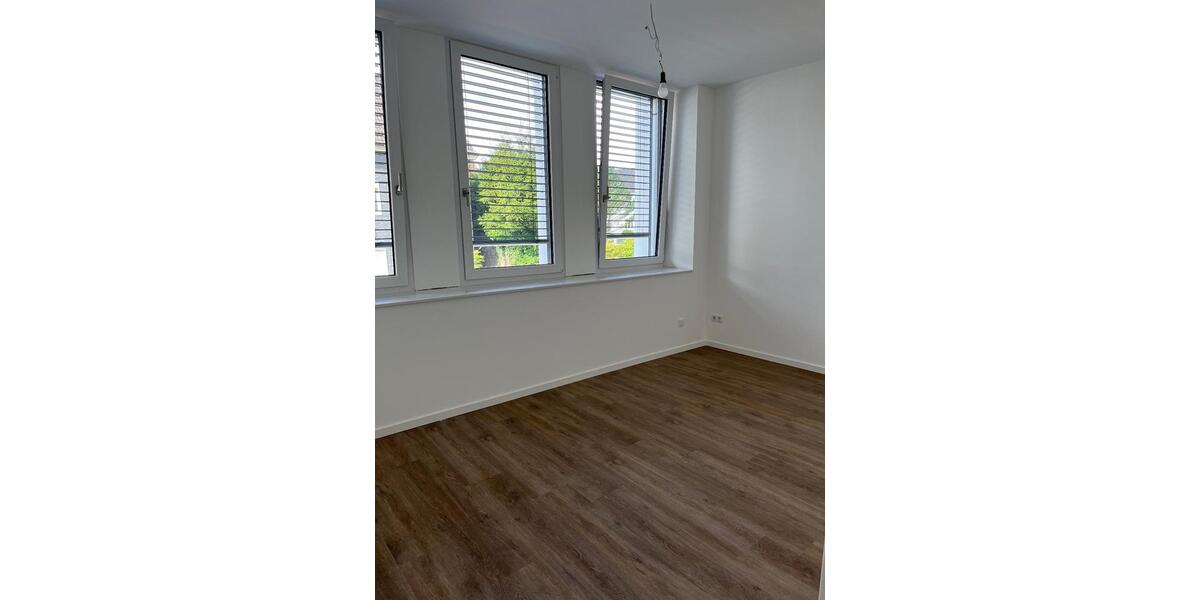 Etagenwohnung Wermelskirchen - 3 Zimmer, 90 m&sup2;, 1.300&euro; | Angebot:27605582