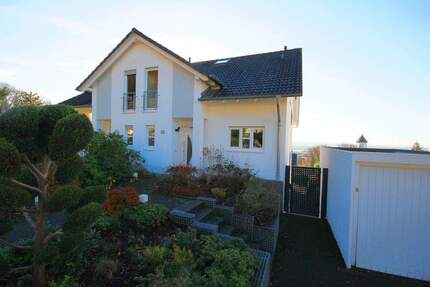 Doppelhaushälfte in Vorzugslage: Ideal bis 3 Peronen zimmer