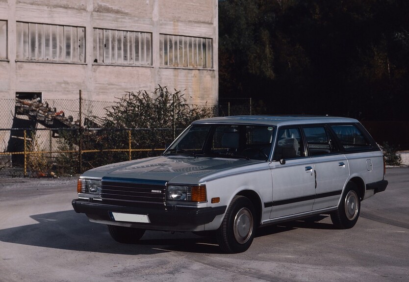 Mazda 929 II 190.000 km 8.300 € Düsseldorf 40213
