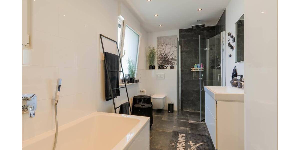 2018 saniertes EFH mit hausinterner Garage in zentraler Lage von Opladen * hochwertige Ausstattung * 2 Terrassen * ... 5 zimmer