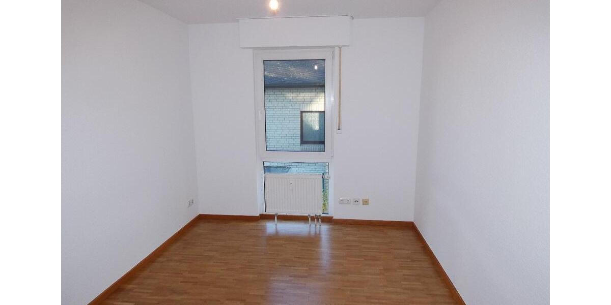 Renovierte 3-Zimmer-Wohnung mit Einbauküche in ruhiger und grüner Lage 3 zimmer