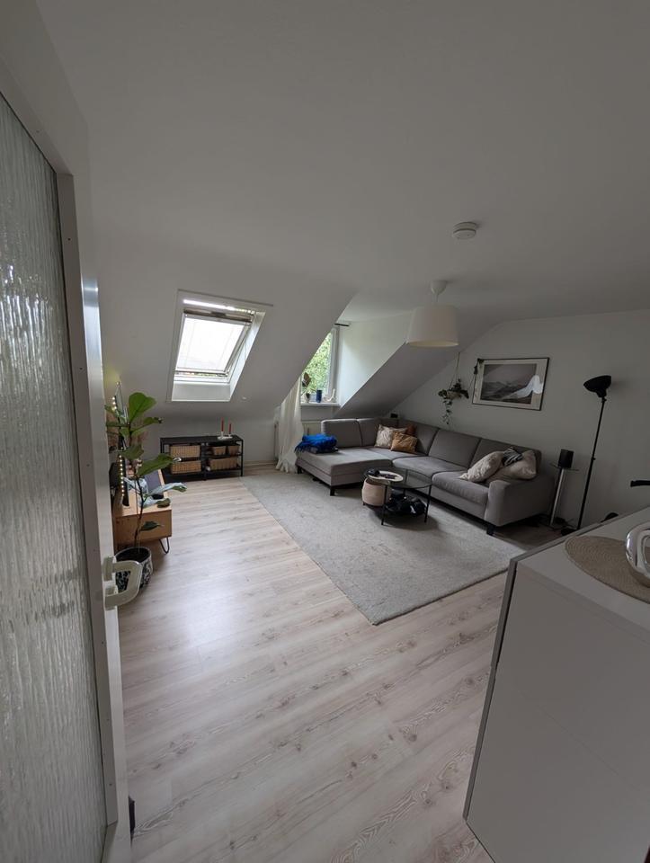 Schöne 2 ZimmerKB mit Balkon zimmer