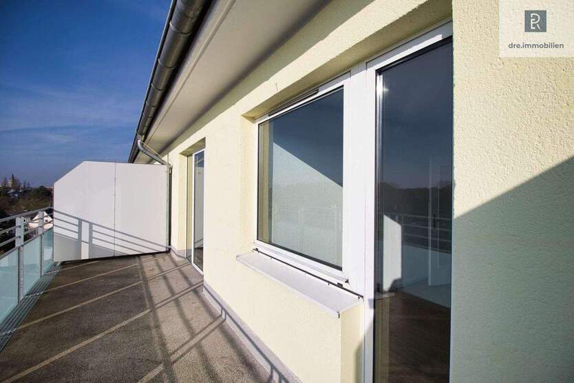 Köln-Nippes: Frisch renovierte, helle 2 Zimmer Dachgeschosswohnung mit großem Balkon 2 zimmer