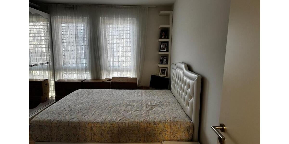 geräumige 3-Zimmer-Wohnung mit Sonnenbalkon und TG-Stellplatz im beliebten Kölner Süden 3 zimmer