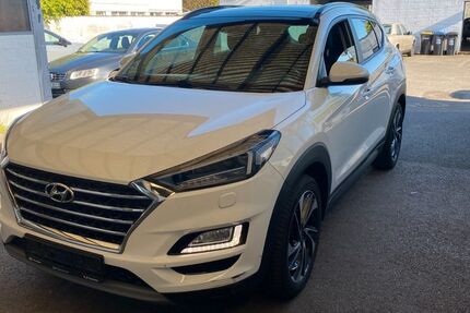 Hyundai TUCSON 49.000 km 16.900 &euro; Monheim 40789
