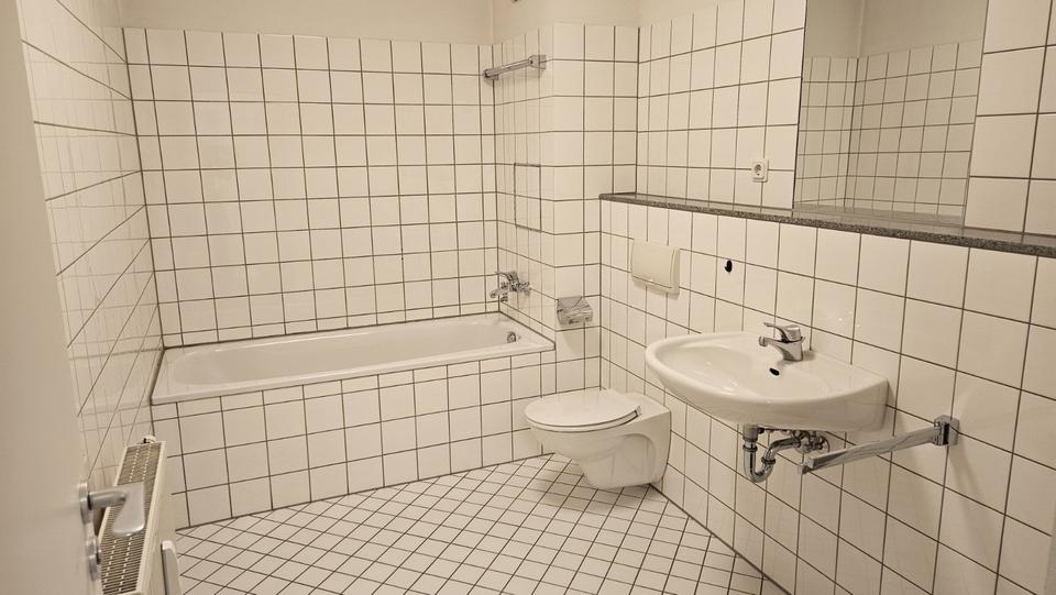 Eigentumswohnung 3,5 Zimmer 96,43m2 Balkon Aufzug 2 Parkplätze 3.5 zimmer