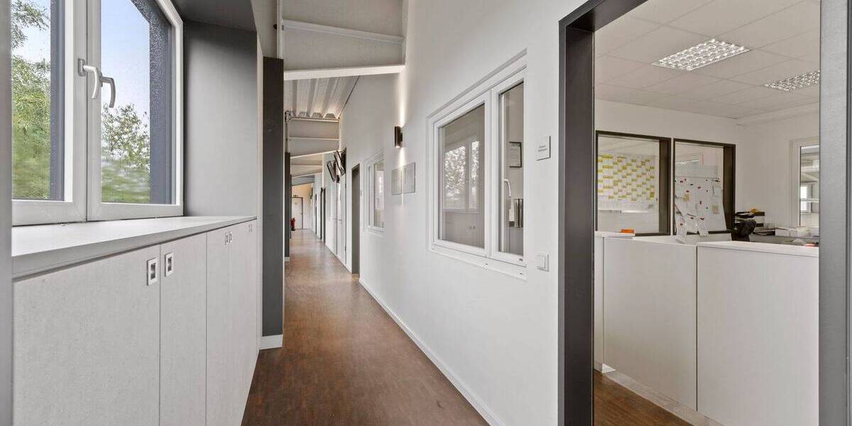 Ihr neuer Unternehmensstandort in Neuss: Moderne Gewerbehalle mit repräsentativem Bürotrakt zimmer