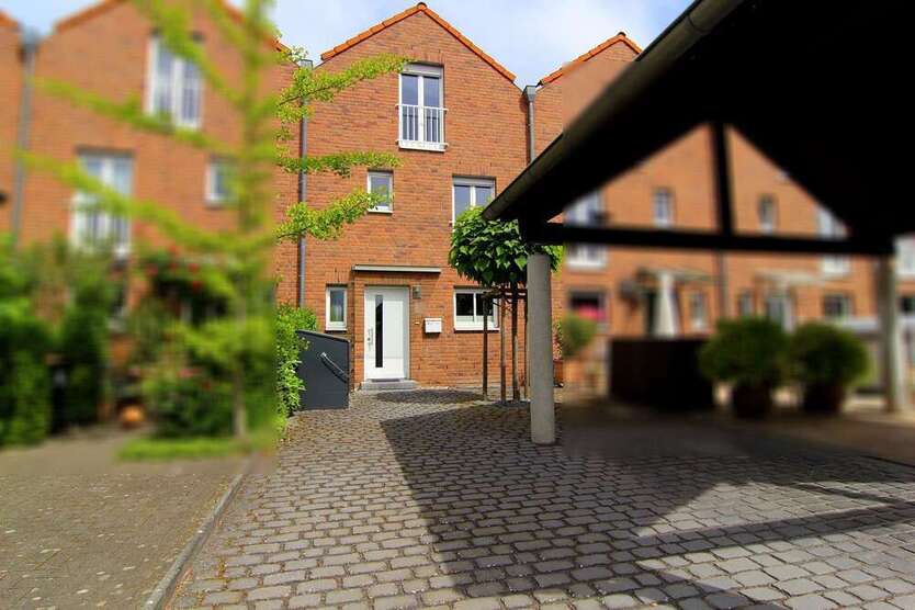 Haus zum Kaufen in Köln Rondorf 619.000 € 133.64 m²