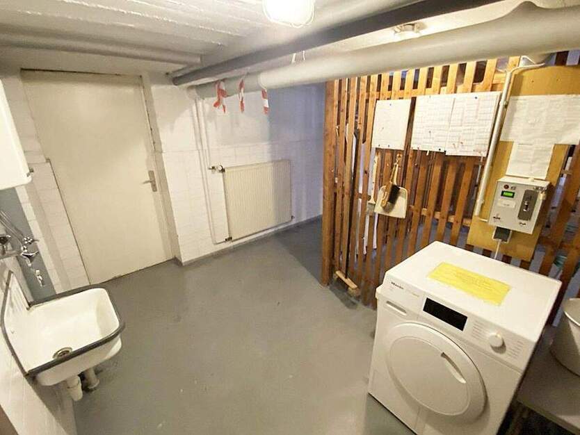 Ruhige Lage, barrierefrei, Hausmeisterservice, GartenSpielplatz, FensterHeizung NEU2025 3 zimmer