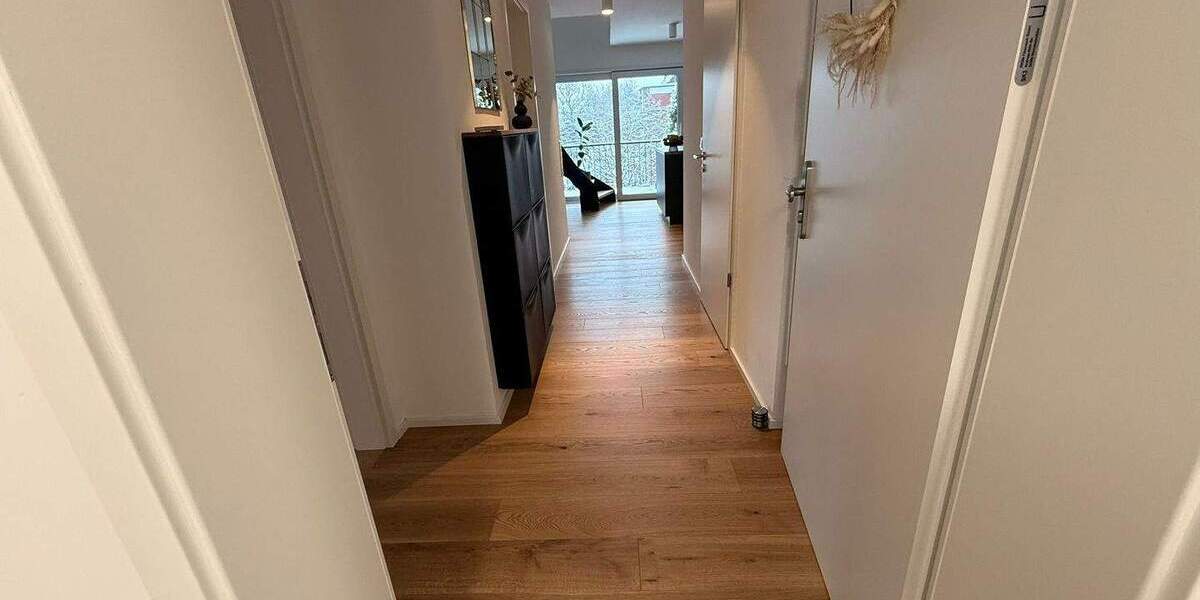 Wunderschöne Maisonette-Whg. in Alt-Junkersdorf mit Loggia - Anfragen per E-Mail - 4 zimmer