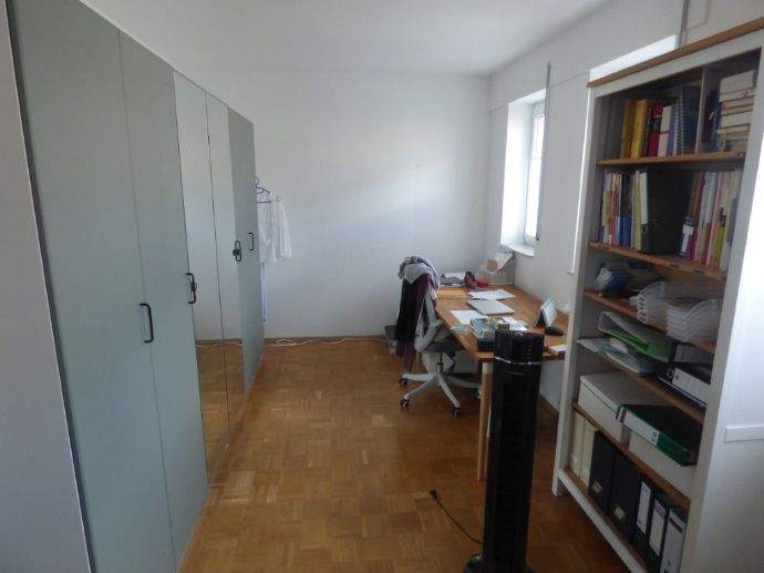 Köln-Dellbrück - 4-Zimmerwohnung mit Terasse, TG-Stellplatz in ruhiger Seitenstraße