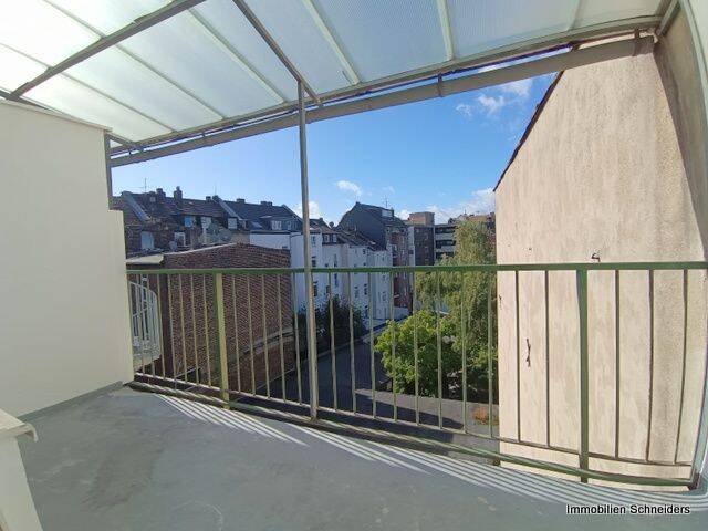 Düsseldorf-Oberbilk, Heerstraße 27 - Komplett sanierte Wohnung mit 2 Balkonen + Küchenzeile ab Oktober zu mieten !!