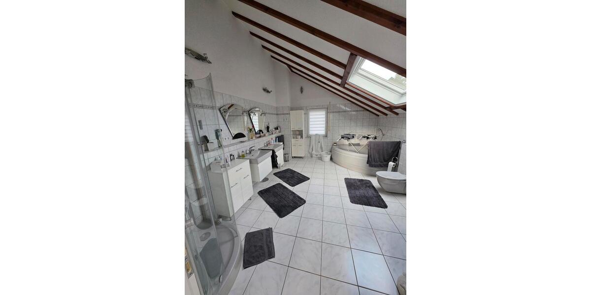 Einfamilienhaus Bergisch Gladbach - 2 Zimmer, 154 m&sup2;, 2.500&euro; | Angebot:24829509