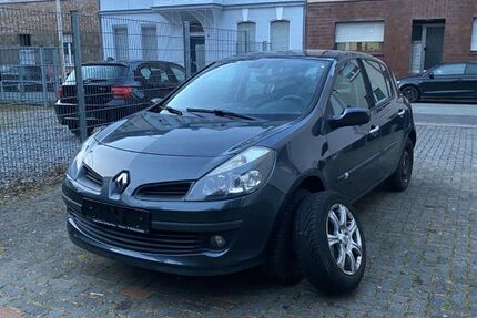 Renault Clio 106.000 km 5.500 &euro; Solingen 42655