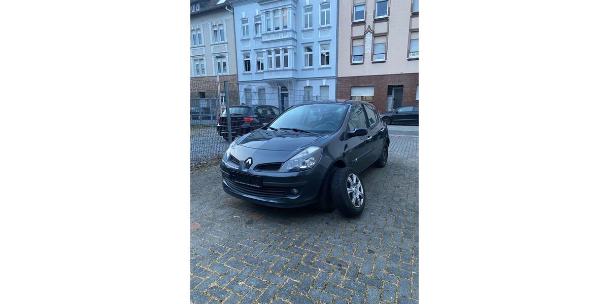 Renault Clio 106.000 km 5.500 &euro; Solingen 42655