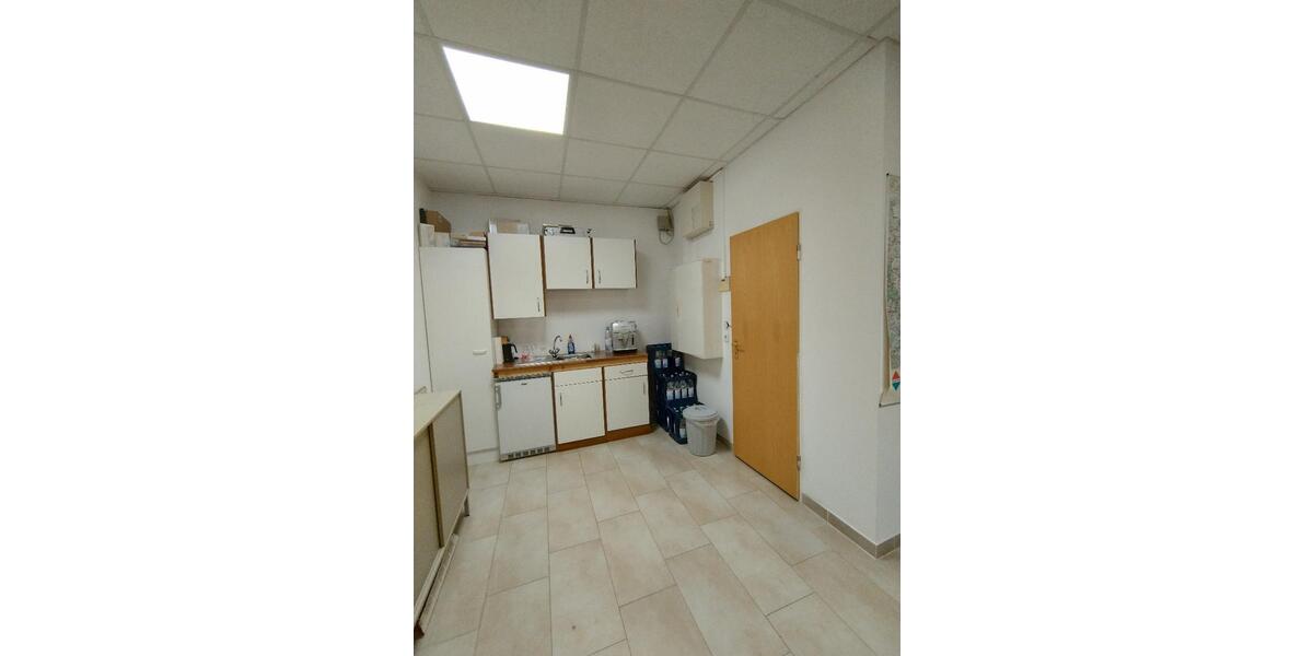 Ideal für Ihren Handwerksbetrieb Hallenfläche mit Büro und 3 Stellplätzen, verkehrsgünstige Lage - Gewerbeobjekt Köln Mülheim | Angebot:19160030