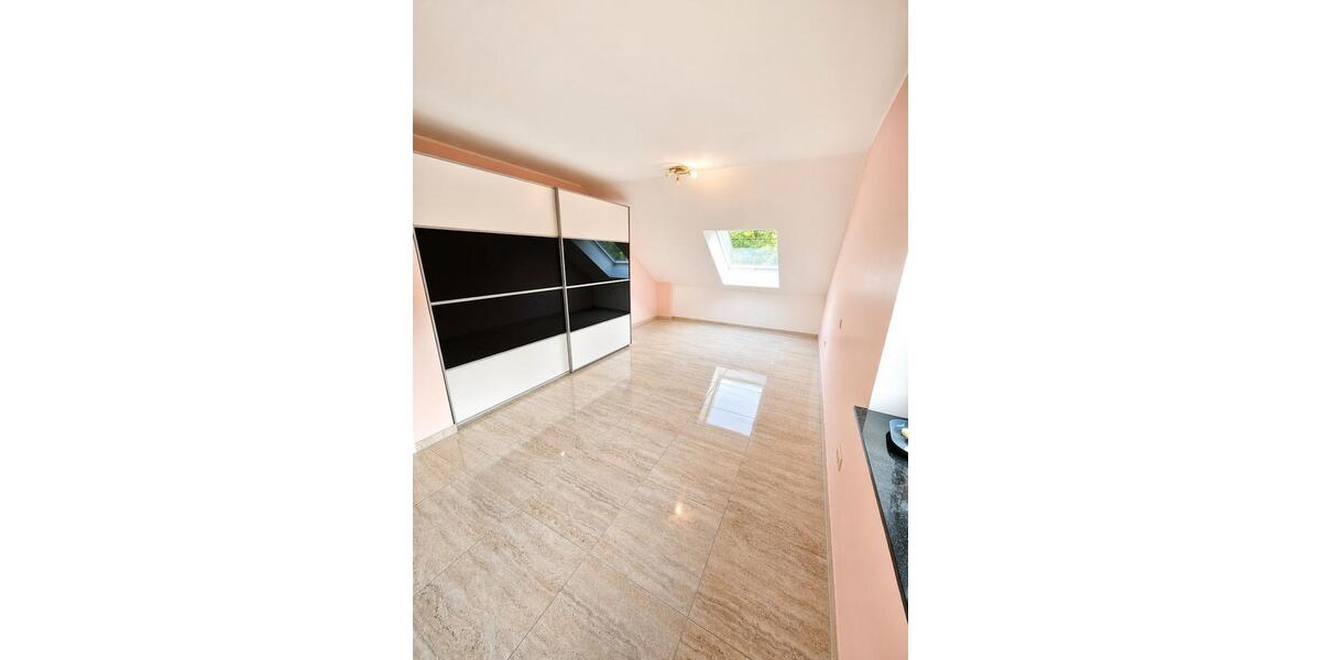 Dachgeschoßwohnung Köln Kalk - 3 Zimmer, 93 m&sup2;, 1.550&euro; | Angebot:26256388