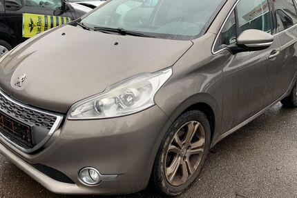 Peugeot 208 175.000 km 3.350 &euro; Bergisch Gladbach 51465