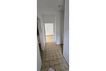 Großzügige 4-Zimmer-Wohnung mit 2 Bädern, kleinem Balkon und kleinem Gartenstück in 2-Parteien-Haus mit Garage