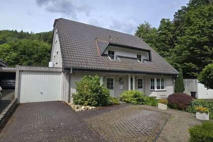 Haus Odenthal - 4 Zimmer, 163 m&sup2;, 2.390&euro; | Angebot:26857016