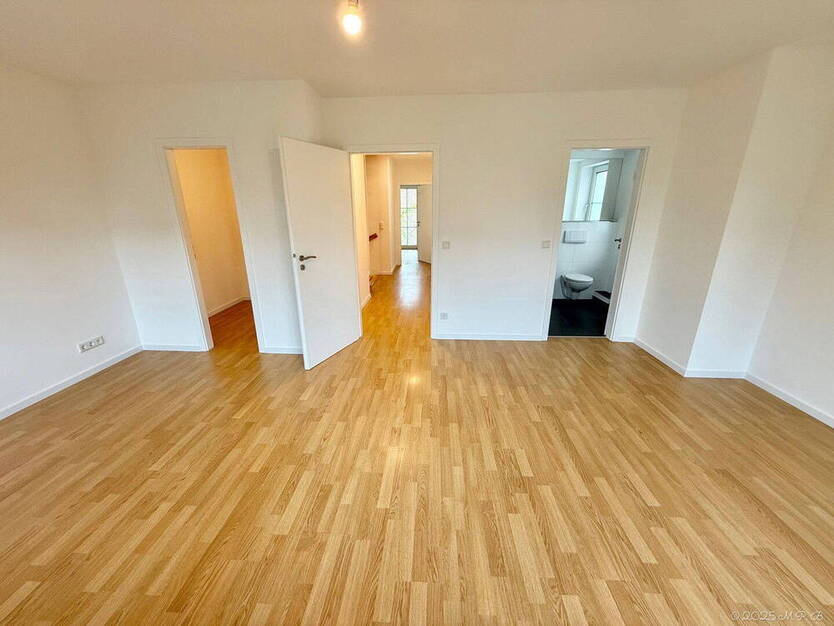 **Lichtdurchflutetes Familiendomizil in begehrter Lage von Kaiserswerth**PROVISIONSFREI**