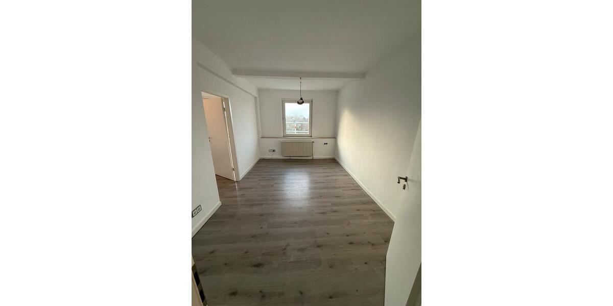 Dachgeschoßwohnung Solingen - 3 Zimmer, 65 m&sup2;, 1.100&euro; | Angebot:25103875