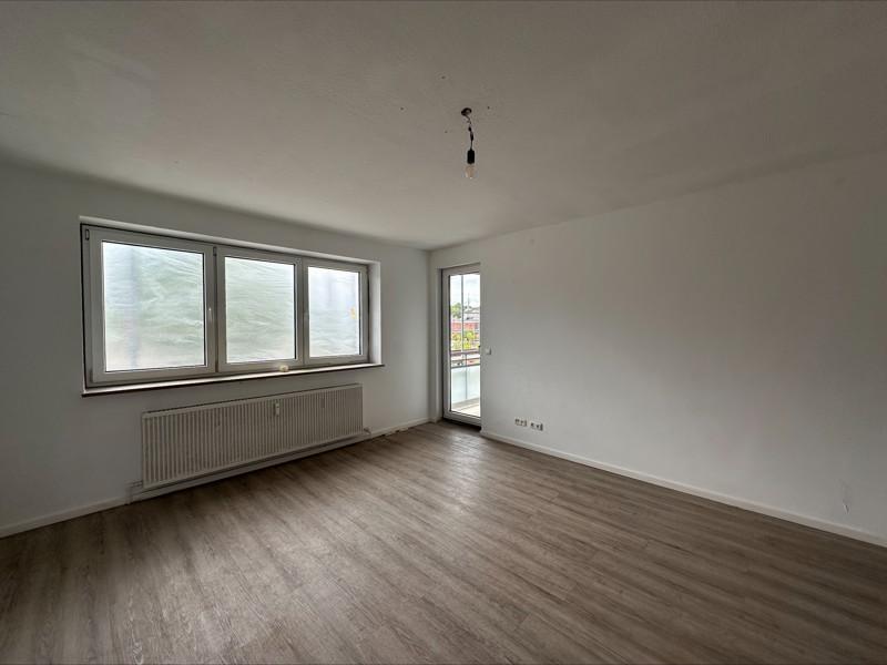 Praktisch geschnittene 2,5-Zi.-Wohnung mit Balkon! zimmer