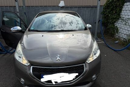 Peugeot 208 145.000 km 3.000 &euro; Hilden 40724