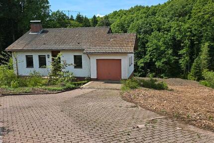 Traumhaftes Grundstück in Waldrandlage mit Wohnhaus