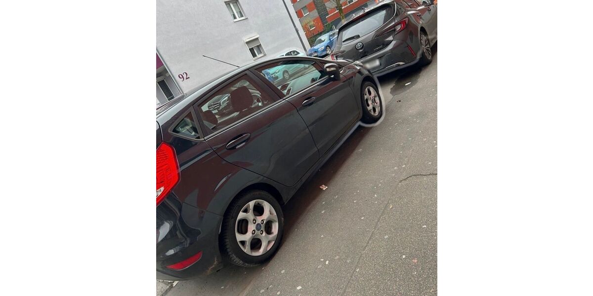 Ford Fiesta 128.000 km 2.700 &euro; Köln 51068