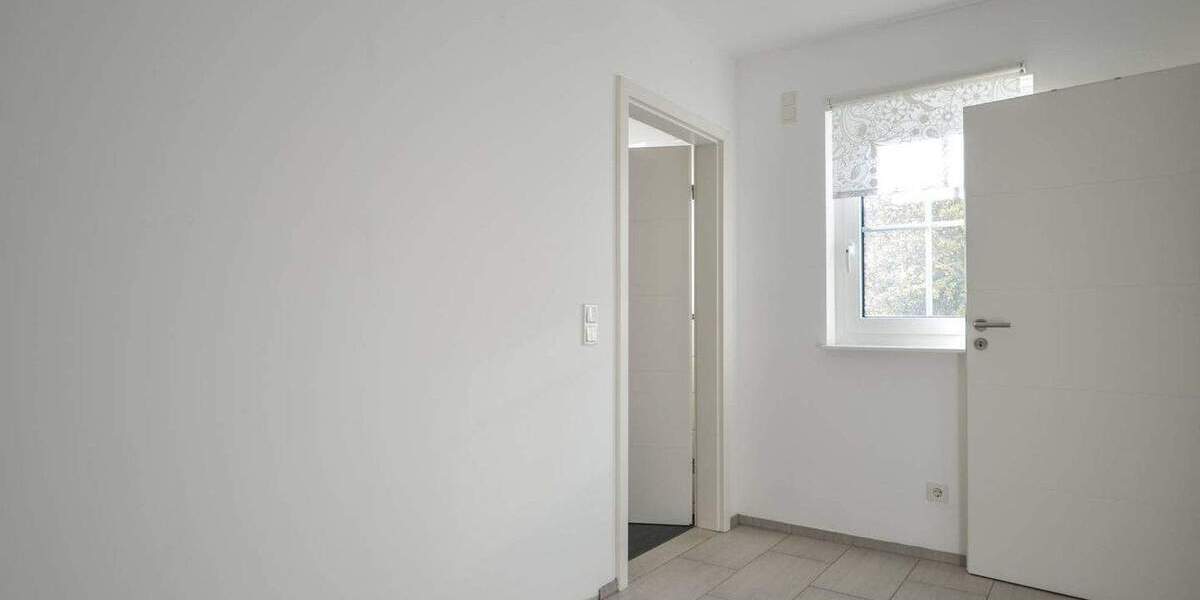 Neubaucharakter trifft Wohlfühloase: Hochwertig ausgestattetes Einfamilienhaus mit Außenpool! 6 zimmer