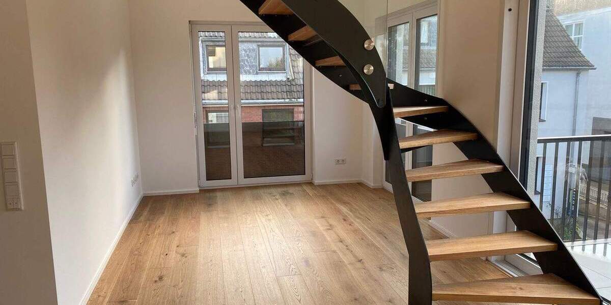 Wunderschöne Maisonette-Whg. in Alt-Junkersdorf mit Loggia - Anfragen per E-Mail - 4 zimmer