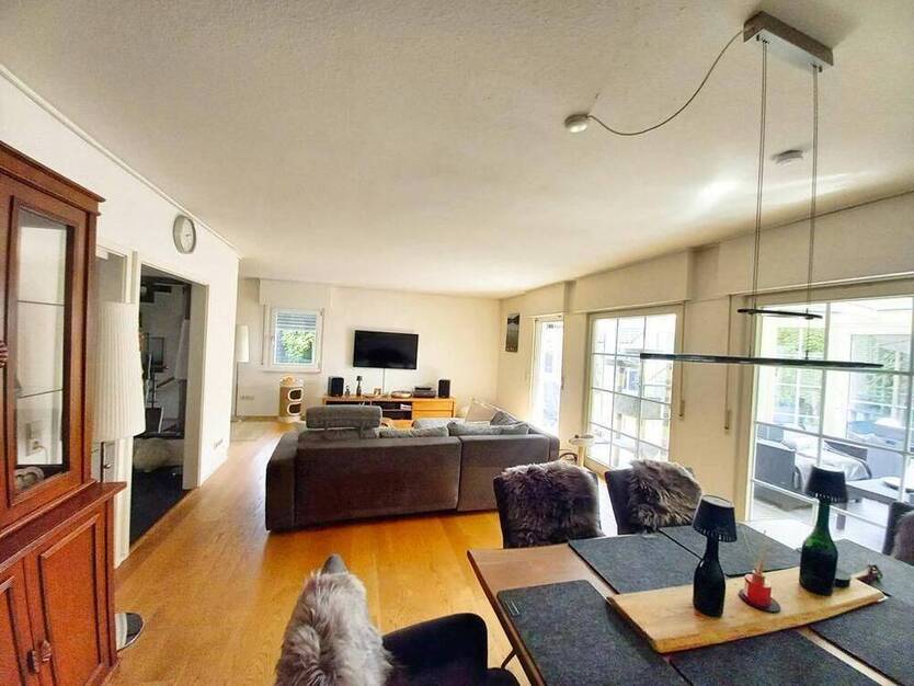 CITYHOUSE: Freistehendes Einfamilienhaus mit Traumgarten, Wintergarten, Kamin, Sauna und Garage