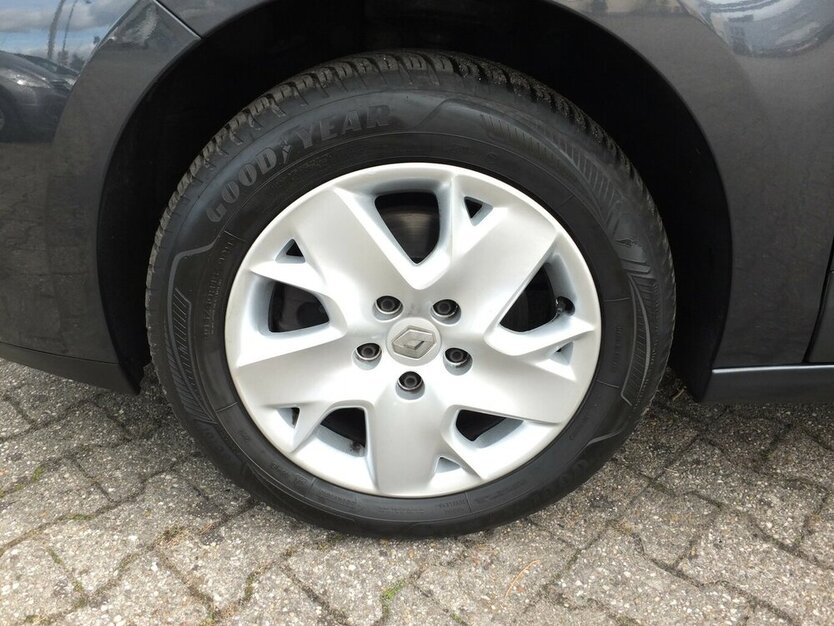 Renault Scenic TOM TOM EDITION 1.HAND KLIMA NAVI 71.039 km 7.408 € Köln 50858