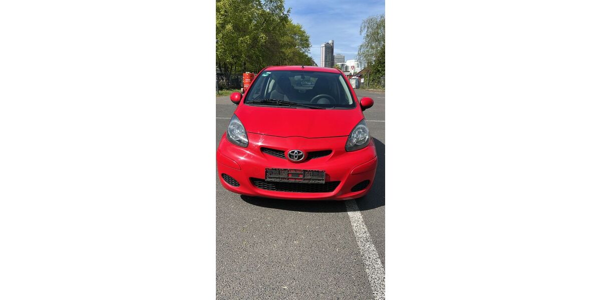Toyota Aygo (X) 172.600 km 1.400 &euro; Köln 50969