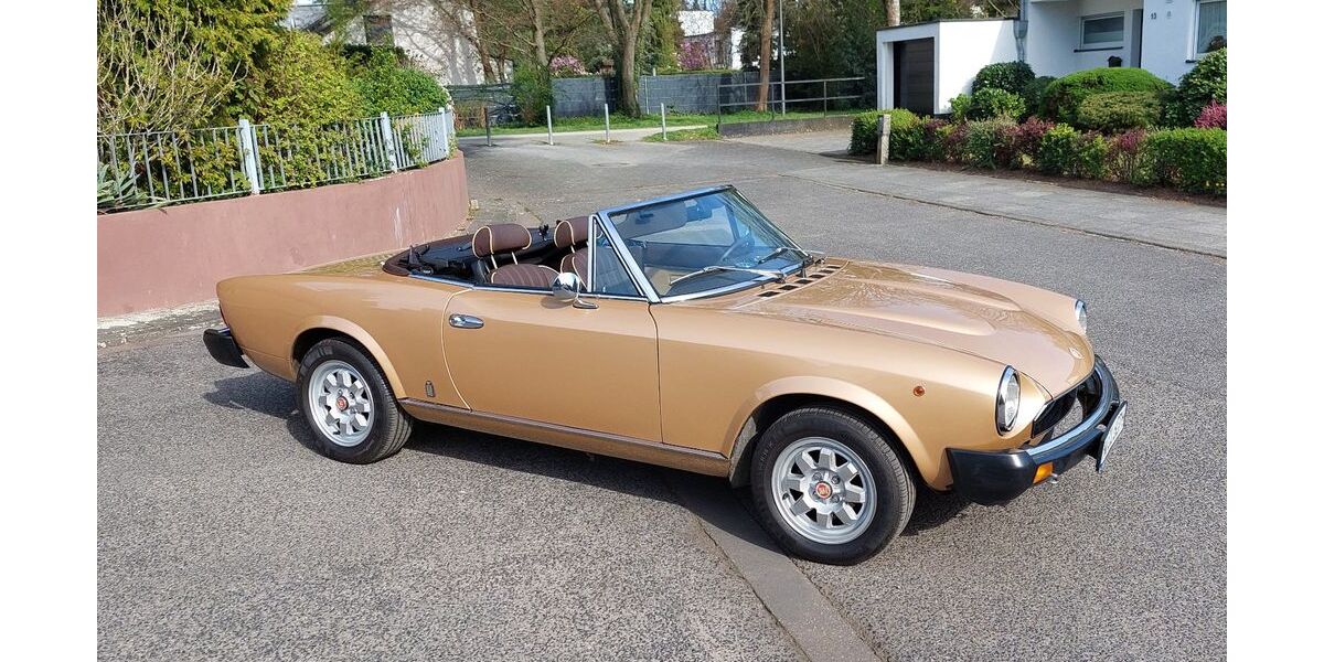 Fiat 124 Spider 69.400 km 22.400 &euro; Köln 51107