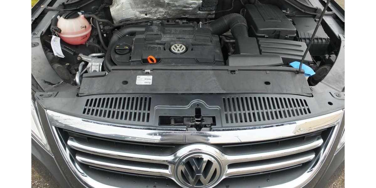 VW Tiguan TEAM orig.ATM ca 52 tkm XENON AHK PARKPILOT 112.432 km 10.598 &euro; Köln 50858