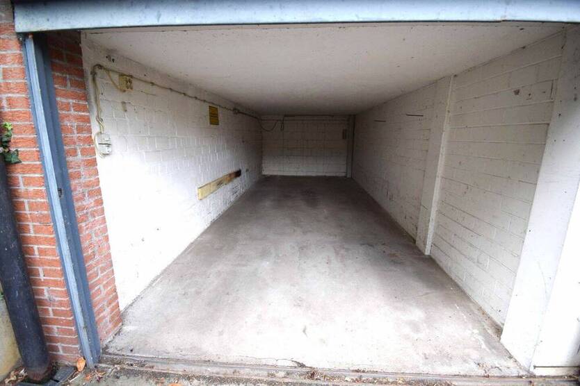 Schöne 4 Zi. Wohnung mit 2 Balkonen, zus. Hobbyraum, Garage u. Gartennutzung