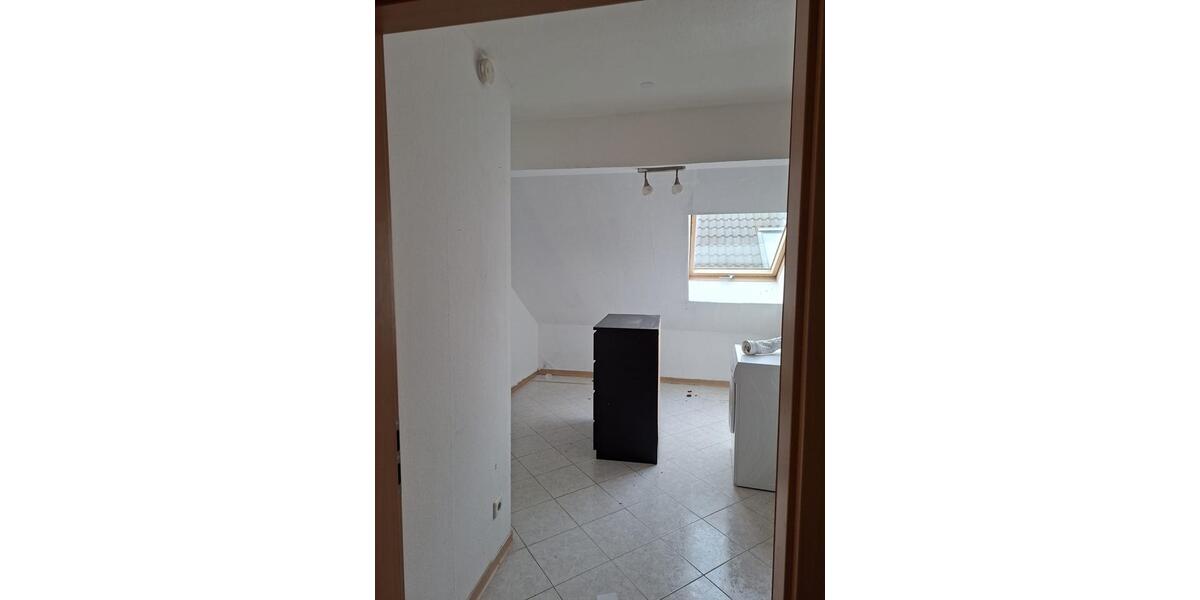 Dachgeschoßwohnung Overath - 4 Zimmer, 92 m&sup2;, 1.200&euro; | Angebot:27545648