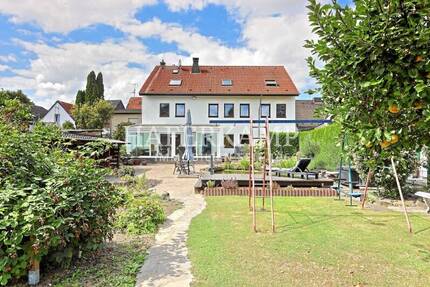 Zwei Häuser mit viel Platz und wunderschönem Garten - ideal für Mehrgenerationen