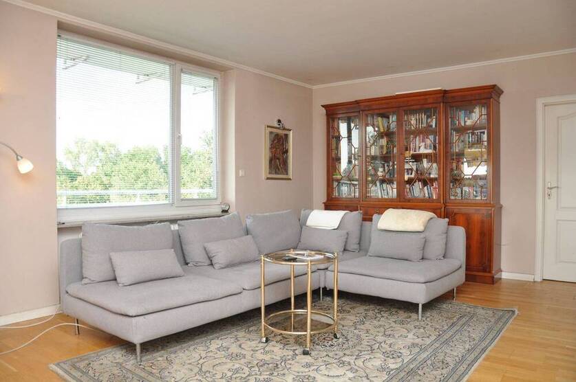 Familien aufgepasst: Wunderschöne 4. Zi.-Wohnung mit Sonnenbalkon und Lift