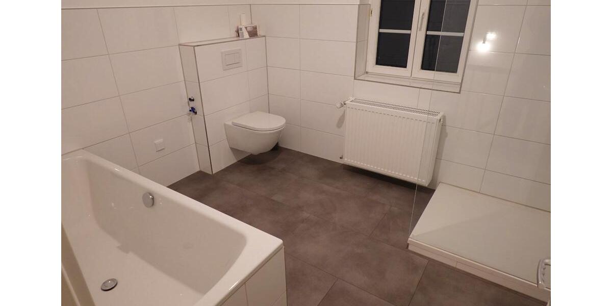 Reihenhaus Köln Nippes - 7 Zimmer, 122 m&sup2;, 2.195&euro; | Angebot:26117605