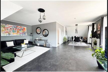 Stilvolle Maisonette-Wohnung mit hochwertiger Sanierung in Hennef