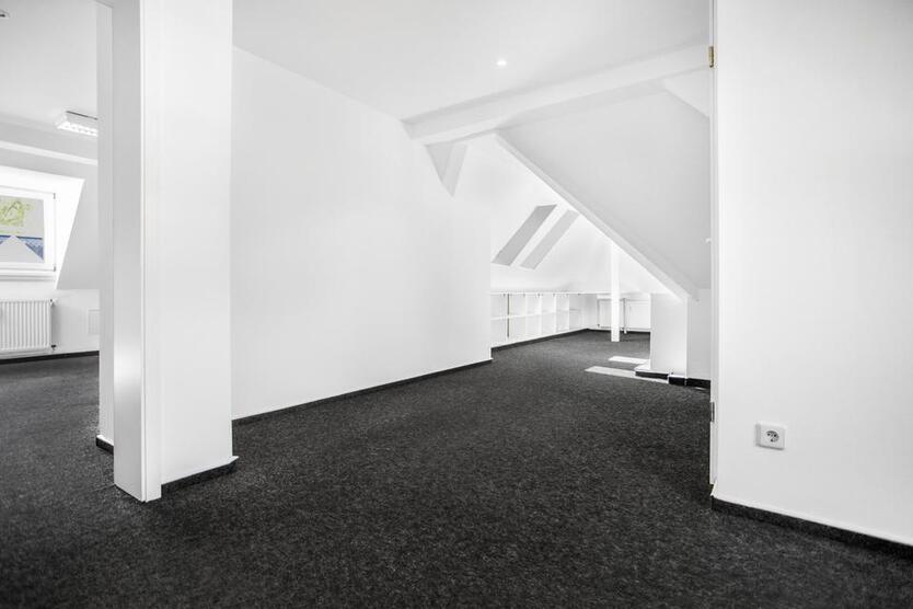 Büro mit herrlichem Blick , frischgestrichen - sofort Bezug möglich zimmer