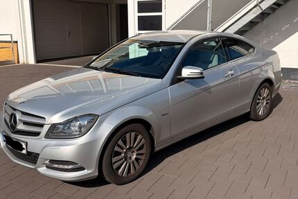 Mercedes-Benz C 250 84.000 km 14.990 &euro; Köln 50668