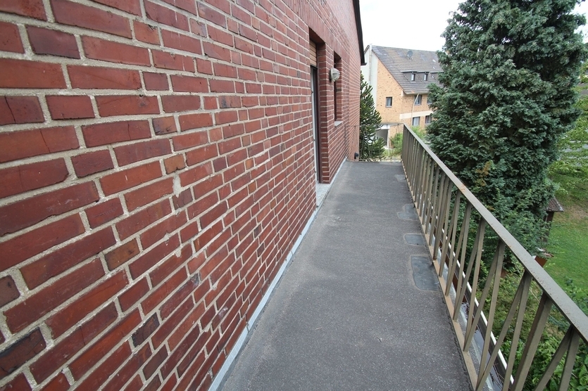 Stilvoll wohnen auf zwei Etagen – Maisonette-Wohnung mit 6 Zimmern, 2 Balkonen und Wintergarten in Hürth-Gleuel!